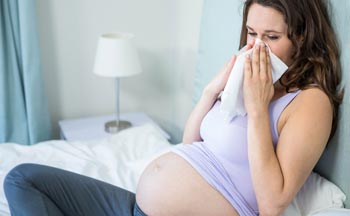 Насморк при беременности, причины. Как лечить насморк у беременных?