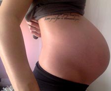 Живот на 33-ей неделе беременности